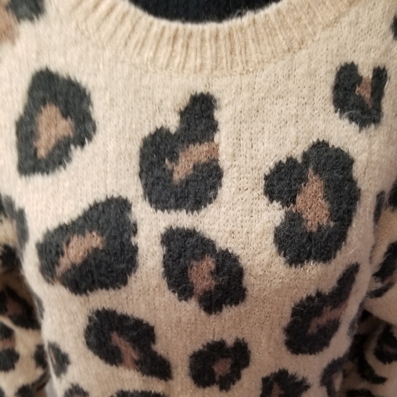 SOLD! Victoria’s Secret Pink Fuzzy Leopard Print Sweater - Picture 4 of 11